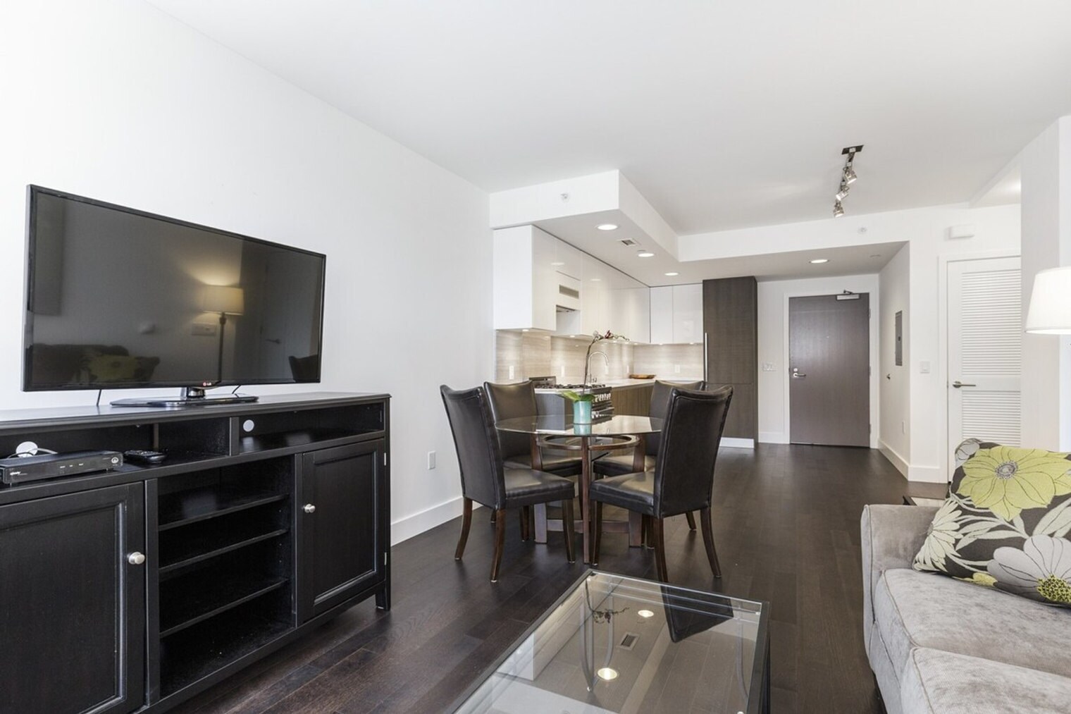 Building Photo - 142 Hermann St