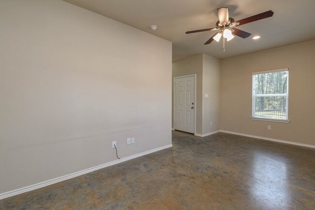 Building Photo - 20211 Hemlock Ln