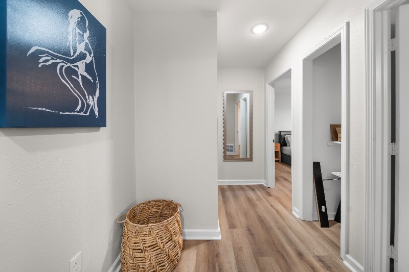 Building Photo - 1528 E Devine St