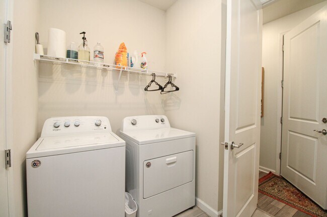 Building Photo - ** STUNNING 2012 NEW CONSTRUCTION 3/2 HOME...