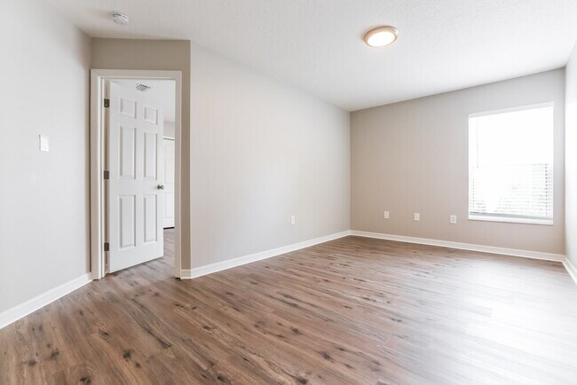 Building Photo - 4708 31st St Ct E