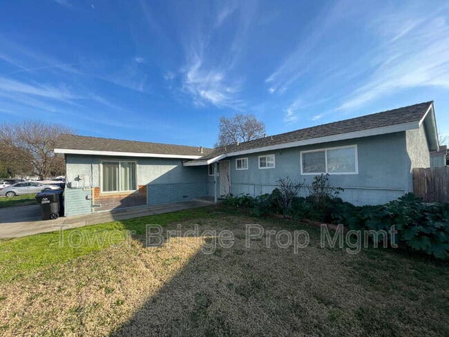 Building Photo - 8724 Halverson Dr