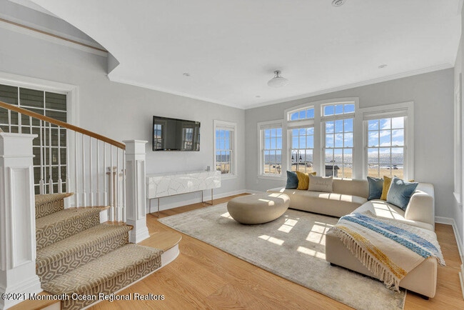 Building Photo - 1302 Ocean Ave N