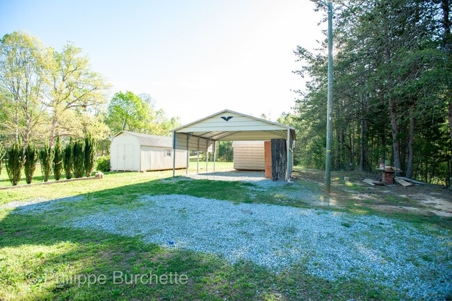 Building Photo - $1,800 – 3-bedroom, 2-bathroom house in Ro...