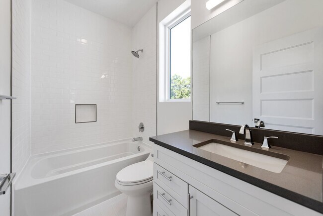 Building Photo - 3107 Walling Dr