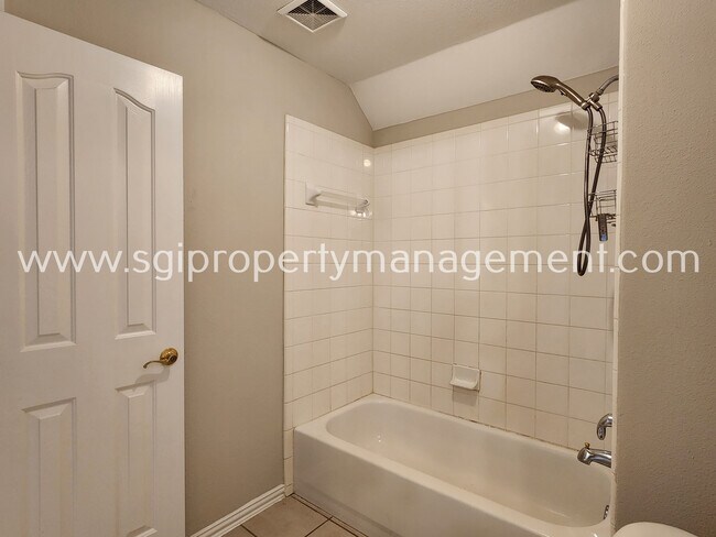 Building Photo - 6317 Day Spring Dr