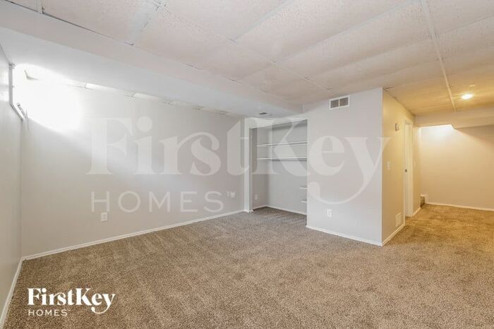 Building Photo - 11584 Earnshaw St