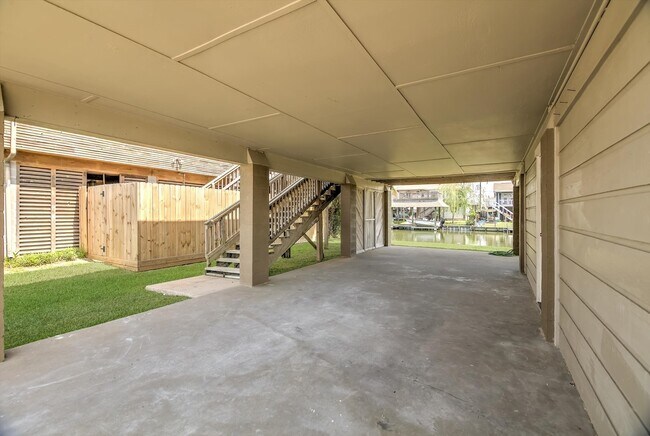 Building Photo - 505 Pompano St