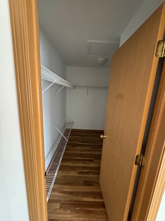 Building Photo - 409 Evergreen Cir