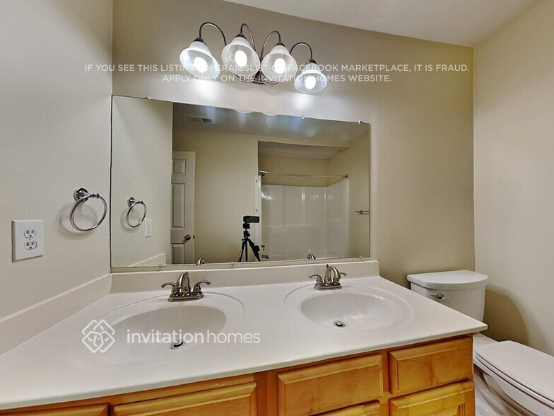 Building Photo - 8737 Londonshire Dr
