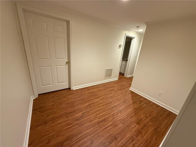 Building Photo - 305 Pilgrimage Point