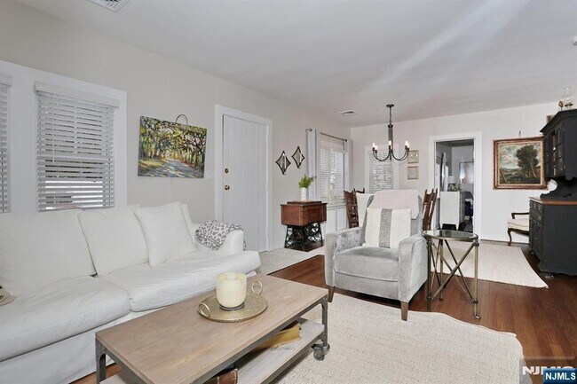 Building Photo - 2 Maysenger Rd