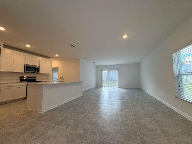 Building Photo - 1618 Reservoir Pl