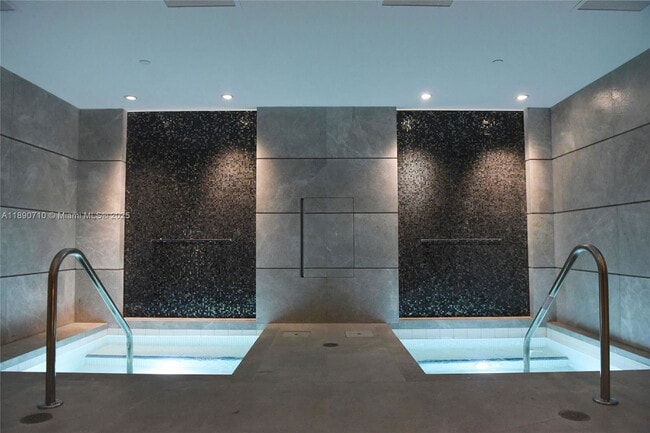 Building Photo - 1010 Brickell Ave