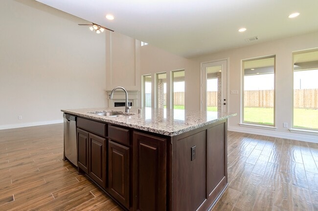 Building Photo - 3410 Willow Cres Ct