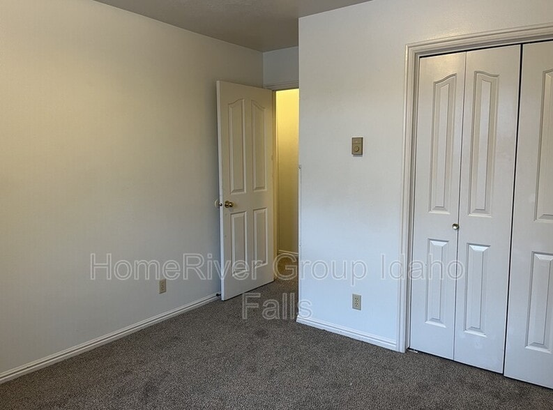 Building Photo - 2080 Meppen Dr