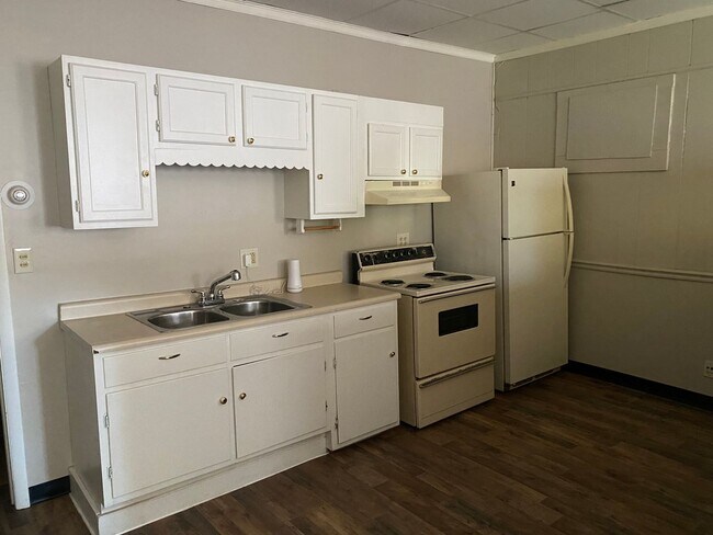 Building Photo - 637 E Wheeling St