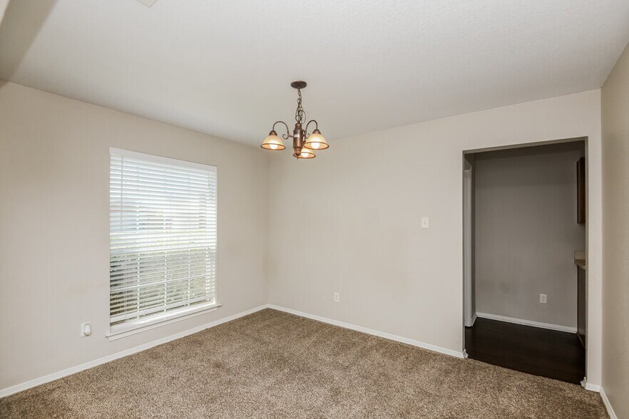 Building Photo - 425 NE Murphy Rd