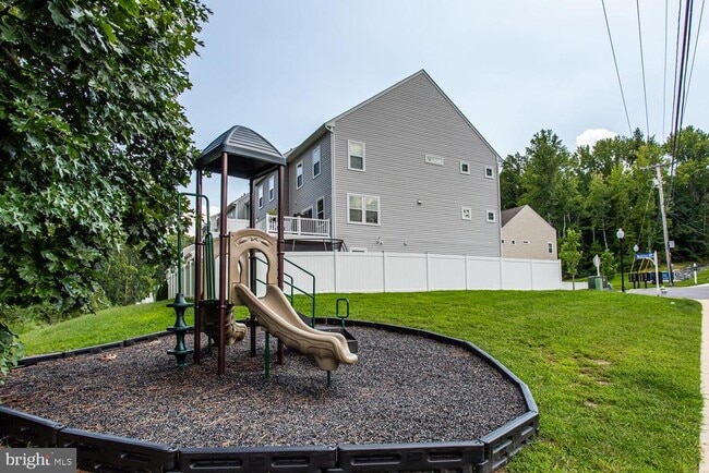 Building Photo - 45483 Woodslea Wy