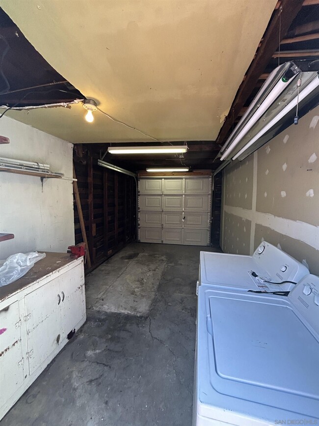 Building Photo - 4734 Biona Dr