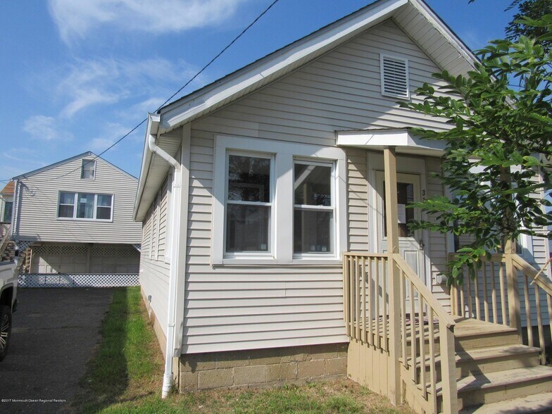 Building Photo - 318 Dupont Ave