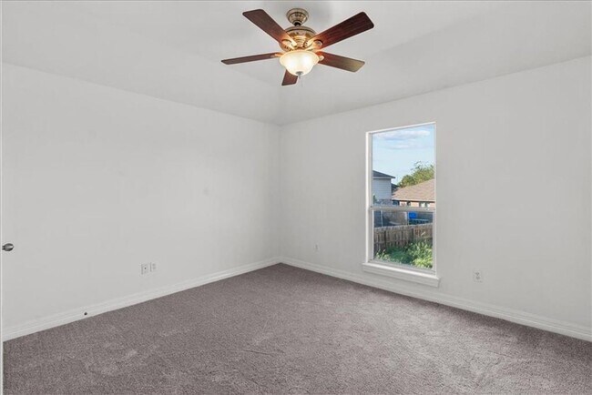 Building Photo - 3/2 Southside over 2000 sqft
