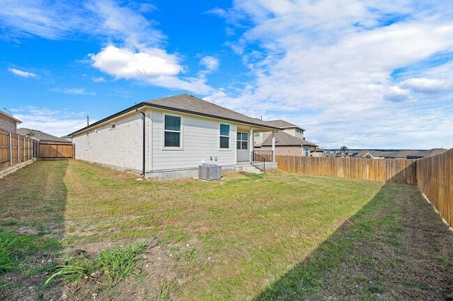 Building Photo - 142 Solitude Dr
