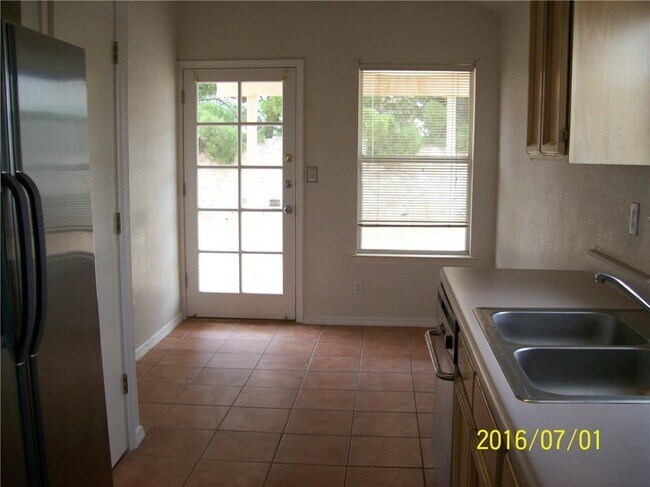 Building Photo - 11793 Corona Crest Ave