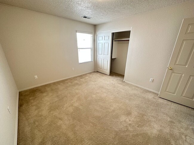 Building Photo - Large 3 bed / 2 Bath | Desirable Cabezon H...
