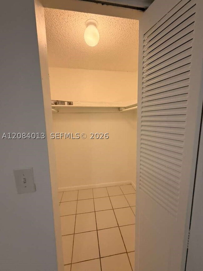 Building Photo - 1255 W 53rd St