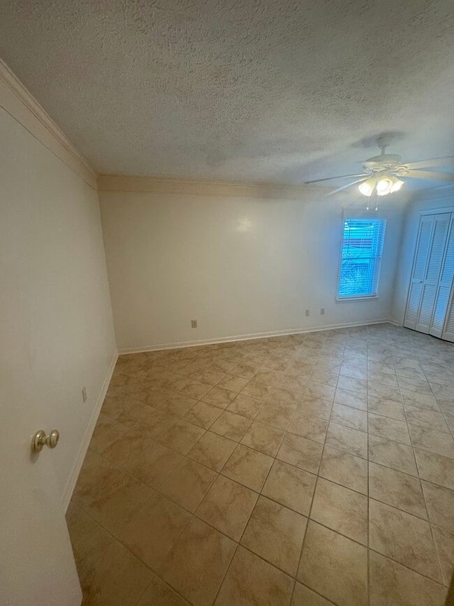 Building Photo - 6545 N Lagoon Dr