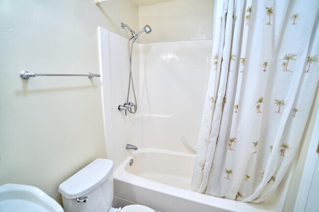 Building Photo - 850 E 550 S