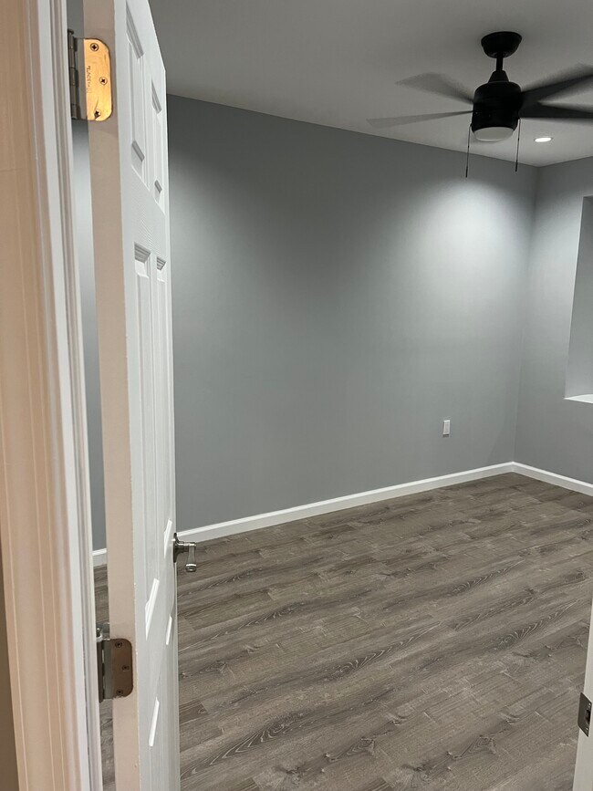 Building Photo - 208 21st St NE