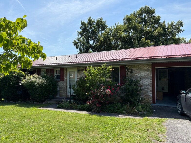 Building Photo - 1406 Valley View Dr