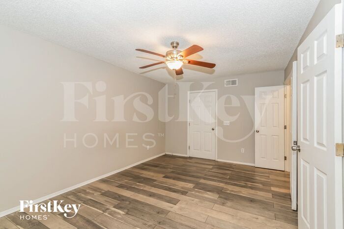 Building Photo - 11047 Traci Lynn Dr