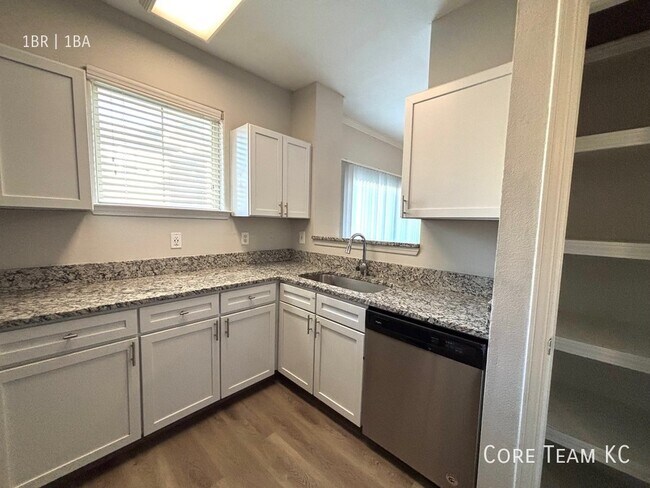 Building Photo - 701 Westport Rd