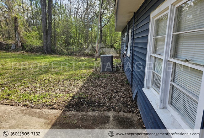 Building Photo - 1324 Marydale Dr