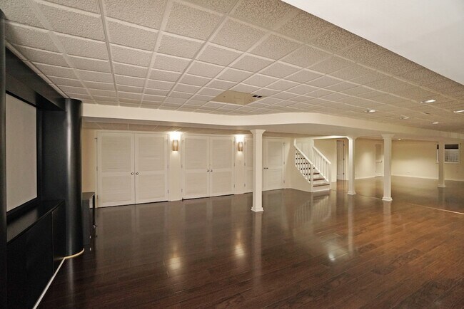 Building Photo - 229 Willow Pkwy