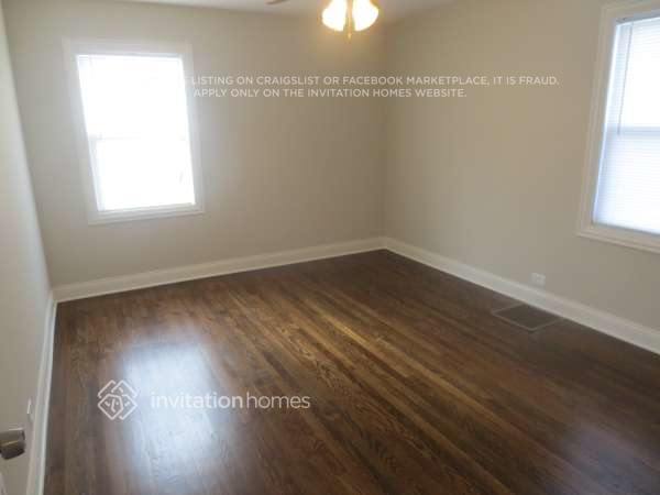 Building Photo - 8228 S Christiana Ave