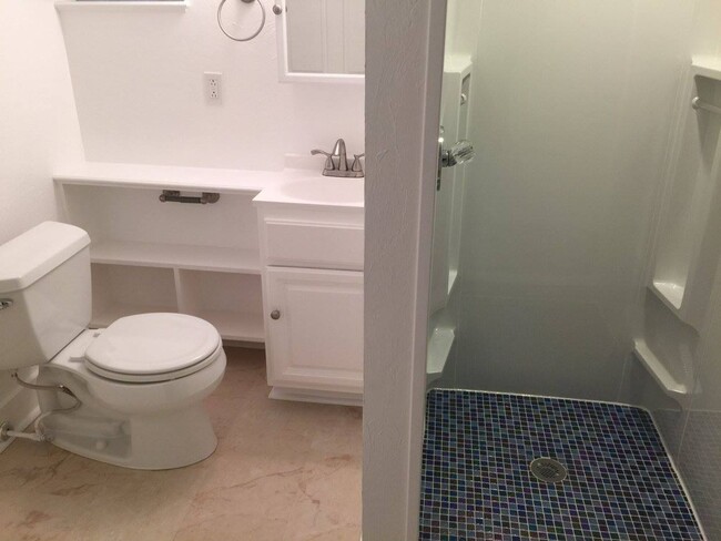 Building Photo - Modern 4 Bedroom, 2 Bathroom Rental in Sou...