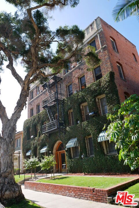 Building Photo - 611 Cloverdale Ave