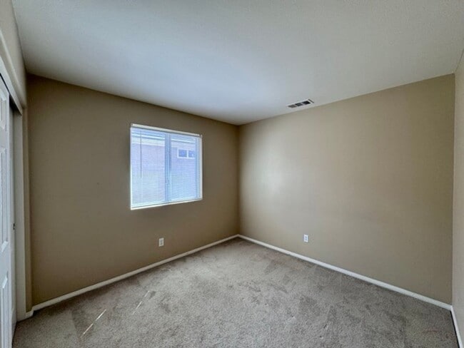 Building Photo - 4 Bedroom Menifee home on Menifee Lakes Go...