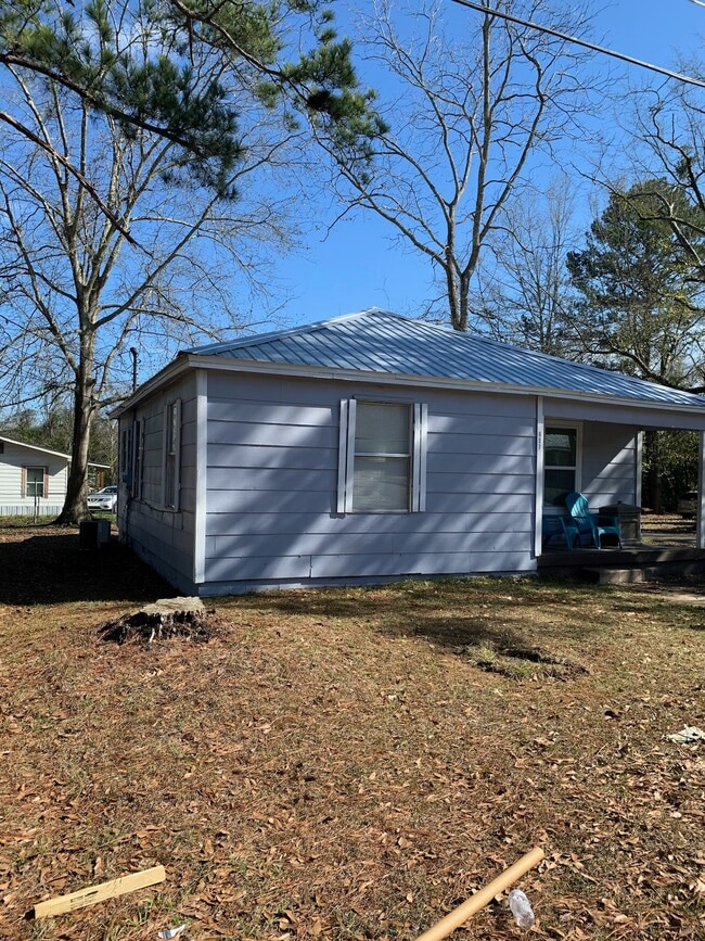Building Photo - 907 S Range St