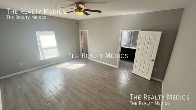 Building Photo - 2640 Dennis Ave SE