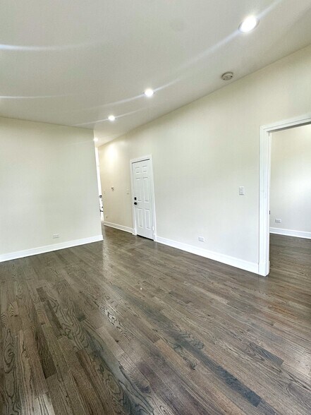 Building Photo - 603 E Bowen Ave