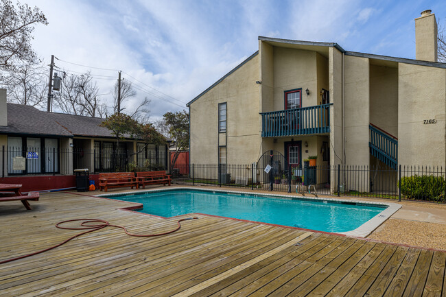 Building Photo - 7145 Fair Oaks Ave