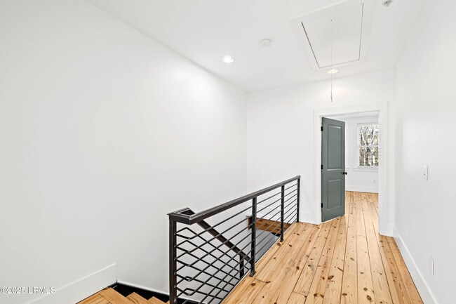 Building Photo - 7 Market