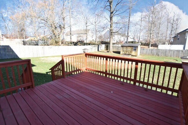 Building Photo - Pet Friendly Three Bedroom with Bonus!