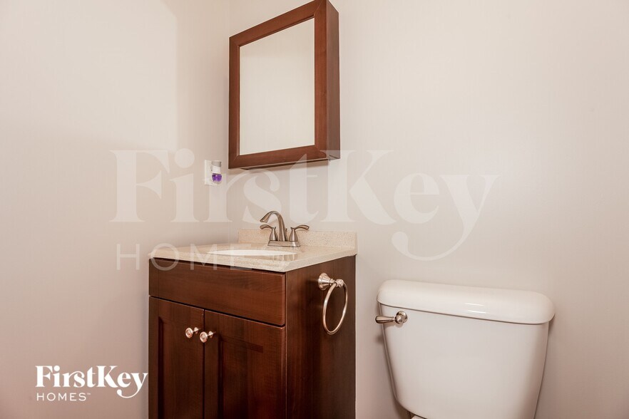 Building Photo - 2329 Nettleton Ct