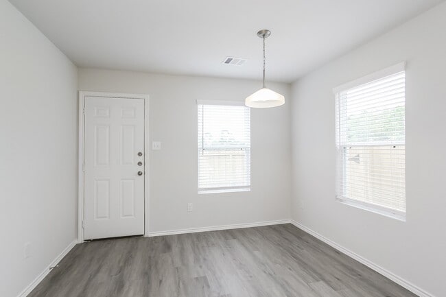 Building Photo - 119 Cooper Creek Ln